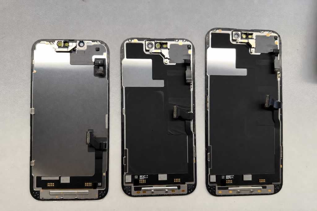 Три дисплея iPhone 14 в сборе
